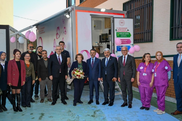 Kocaeli'de hizmete giren mobil mamografi aracı