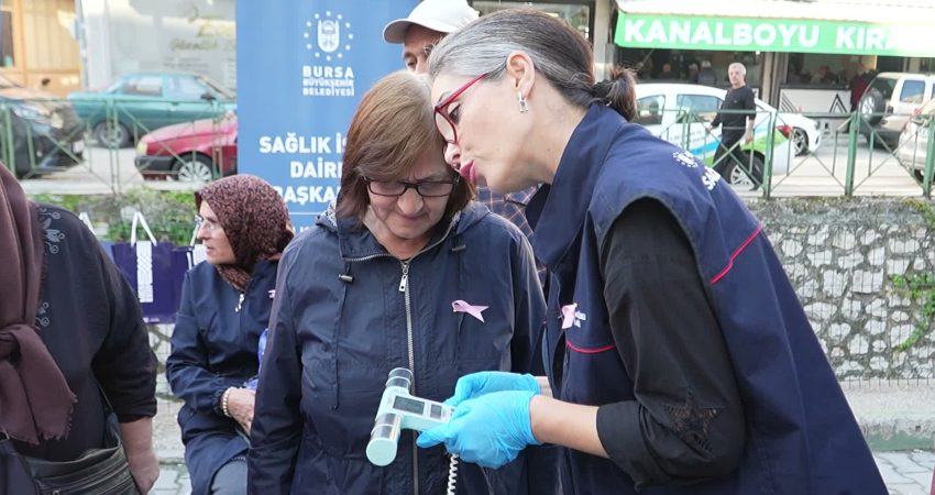 Bursa Büyükşehir Belediyesi meme kanseri farkındalık stantları